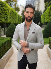 Consiglieri: beige open-collar polo beneath a light grey jacket