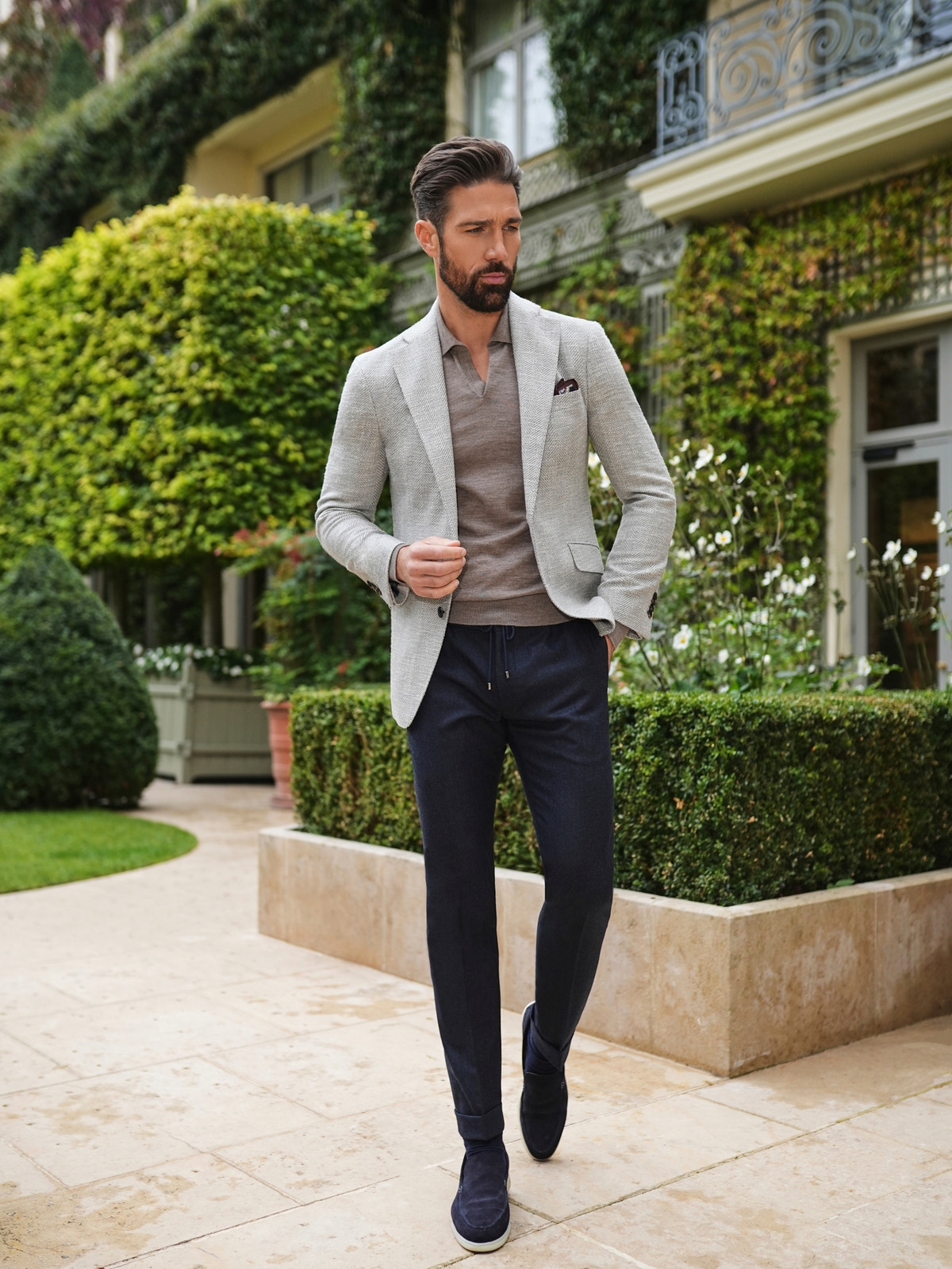 Consiglieri: beige open-collar polo beneath a light grey jacket