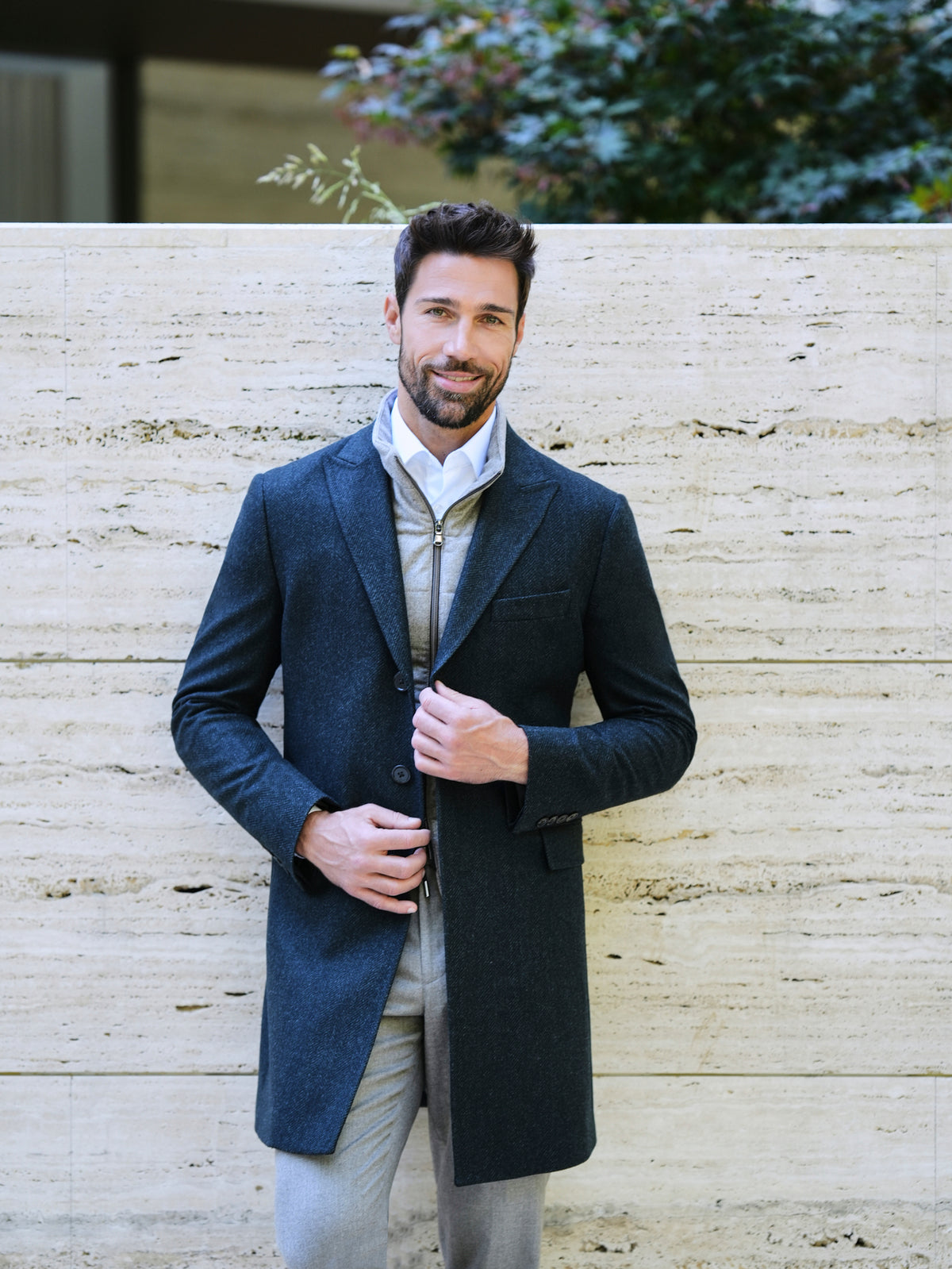 Consiglieri Val d'Isere: dark green overcoat with a quilted gilet and light trousers