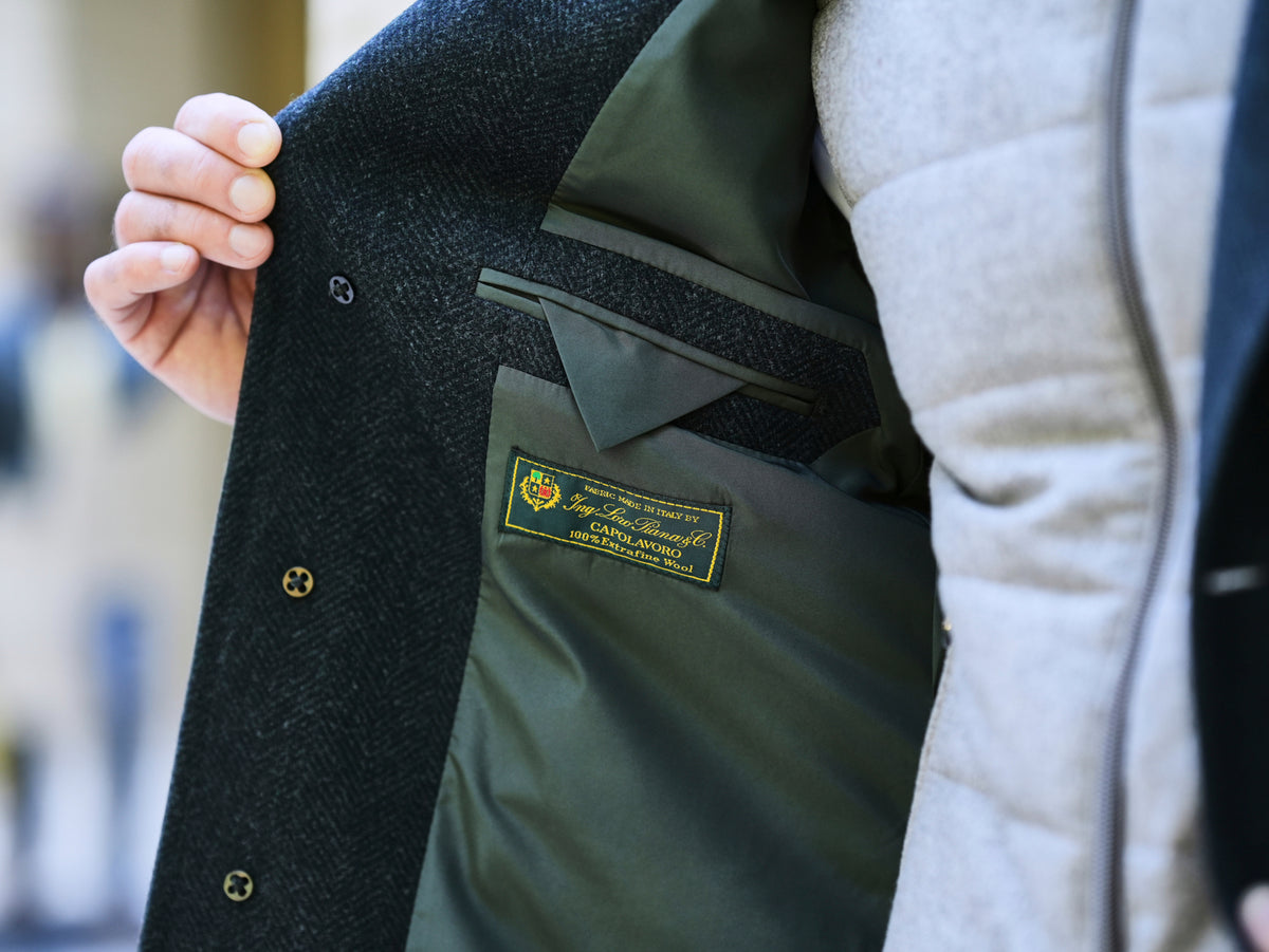 Consiglieri Val d'Isere: green lining and inside pocket of the overcoat