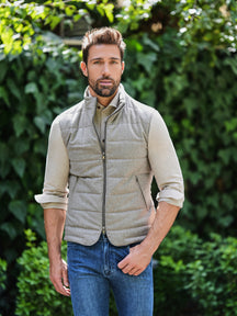 Consiglieri Grenoble: grey quilted gilet over a light shirt
