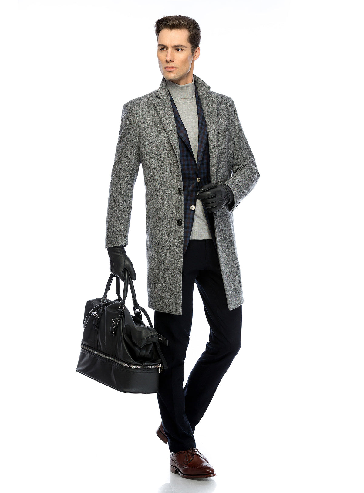 Consiglieri Soho: grey overcoat with lapels and an elongated silhouette