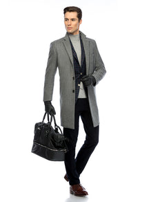 Consiglieri Soho: grey overcoat with lapels and an elongated silhouette