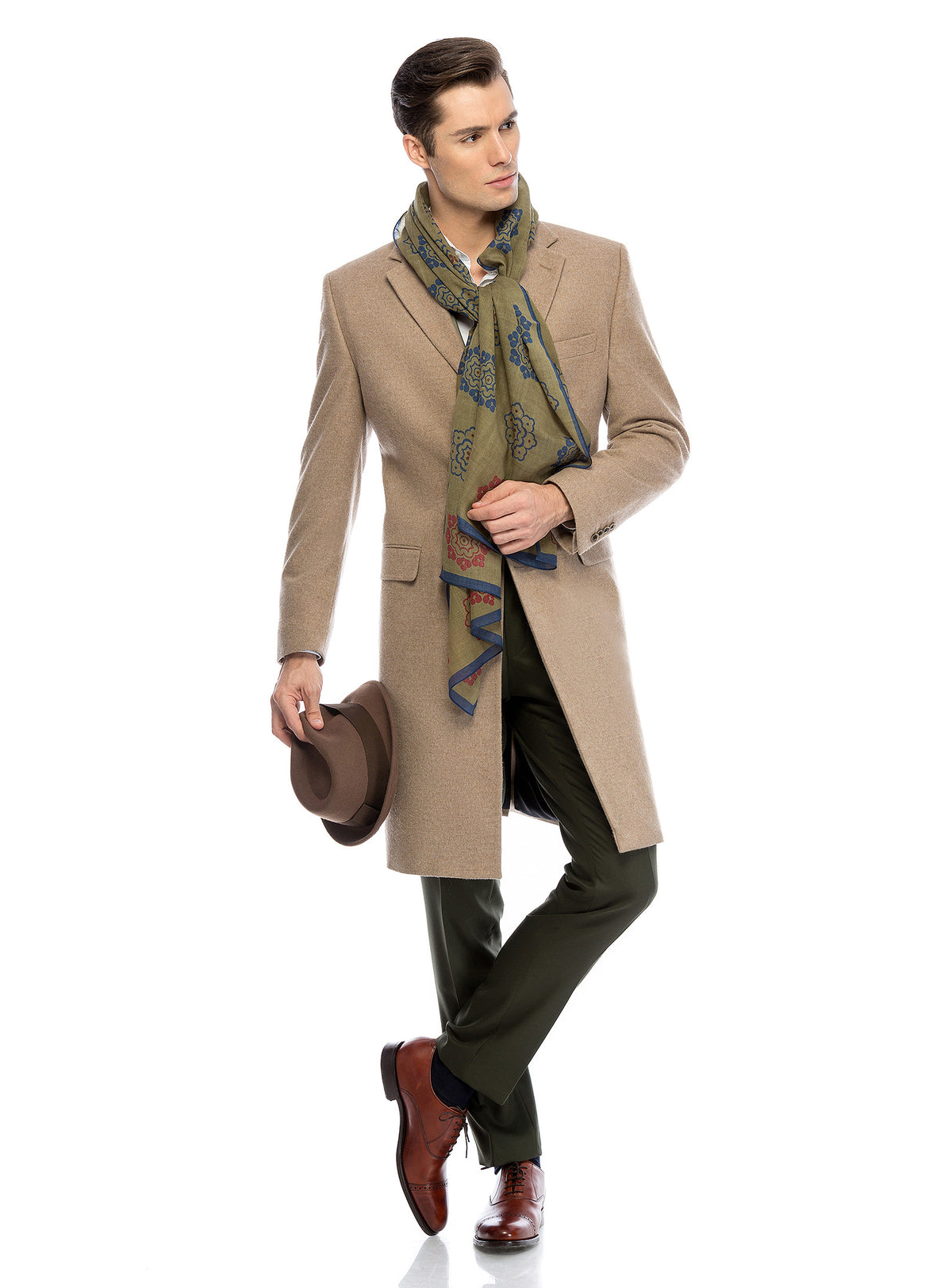 Consiglieri Mayfair: camel overcoat with a scarf and dark trousers