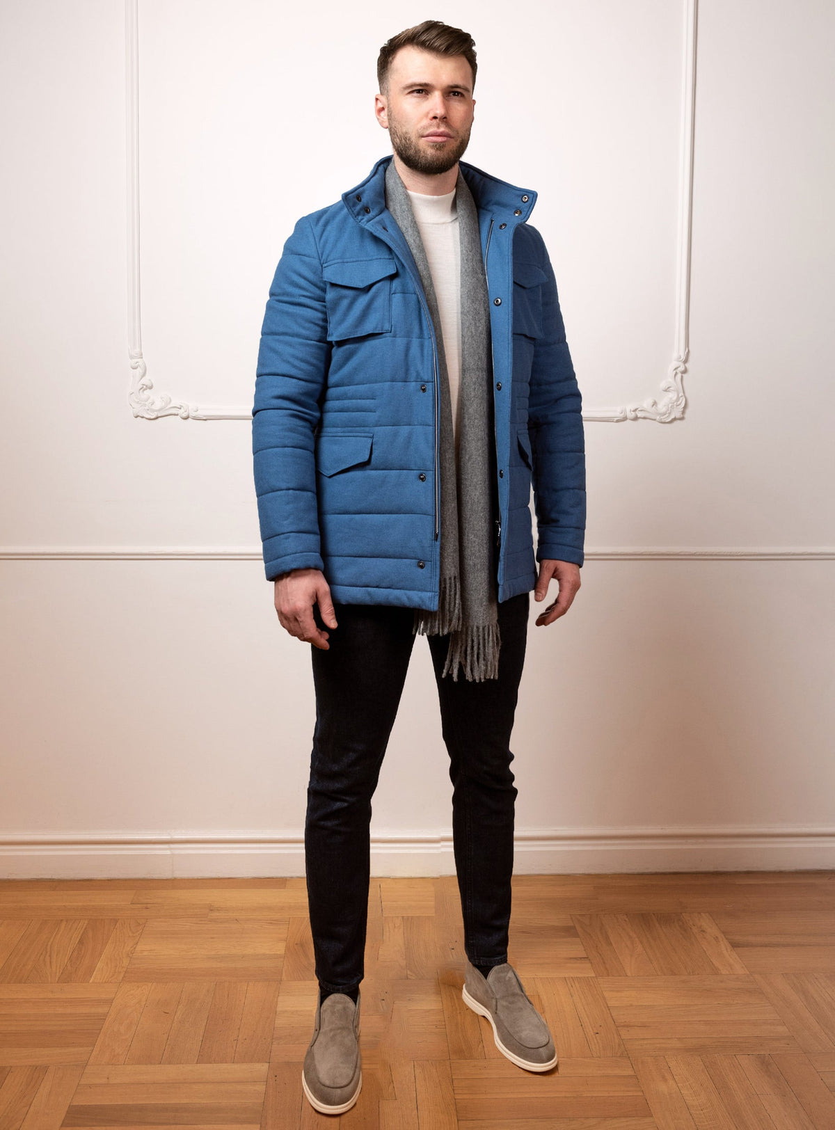 Consiglieri Meribel: blue quilted jacket with patch pockets and a grey scarf