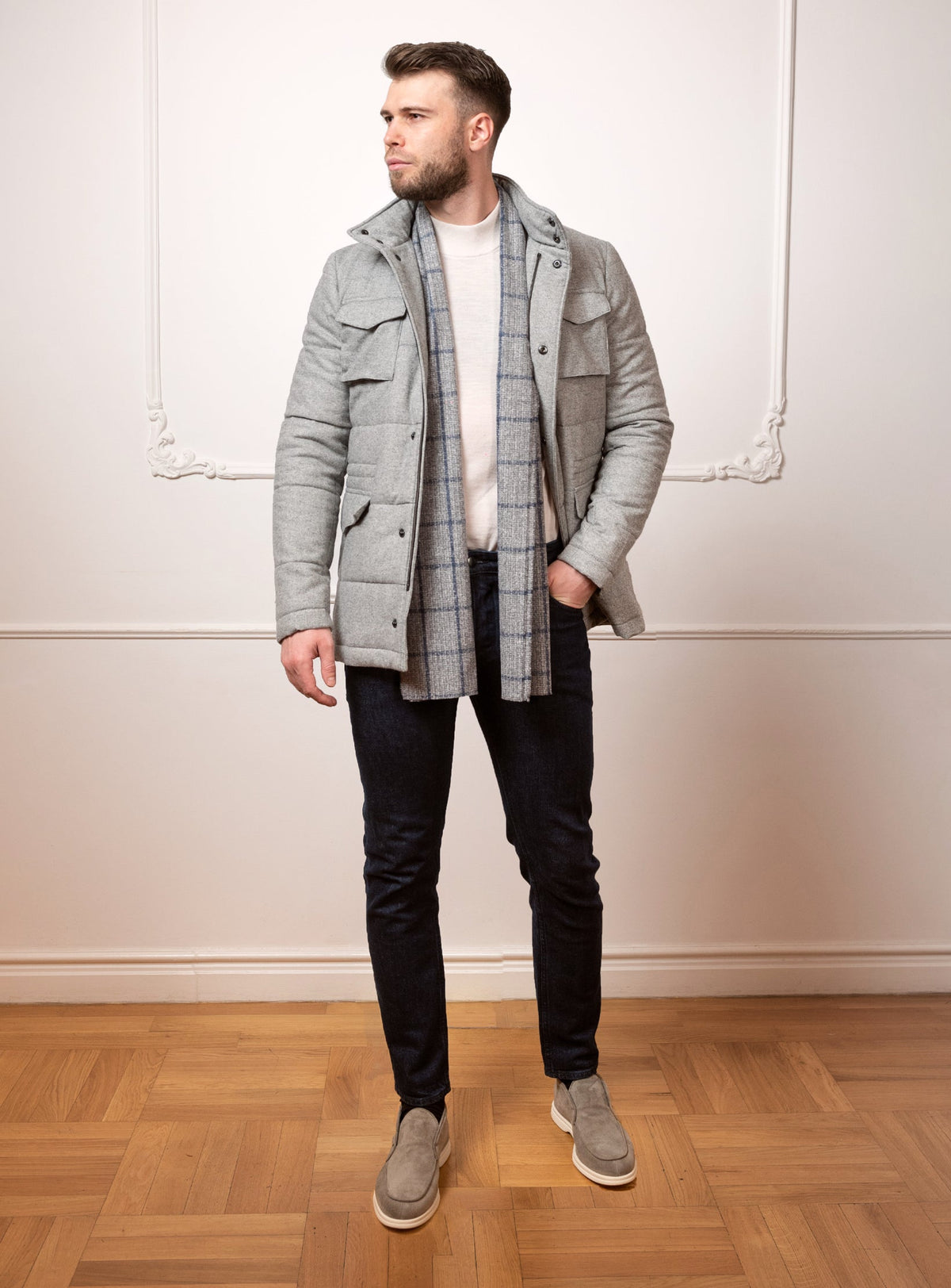 Consiglieri San Cassian: grey quilted jacket with patch pockets and a checked scarf