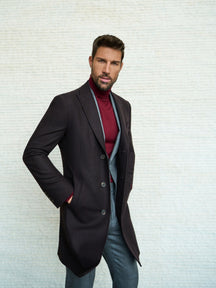 Consiglieri Meribel: dark overcoat with a burgundy roll-neck and grey suit