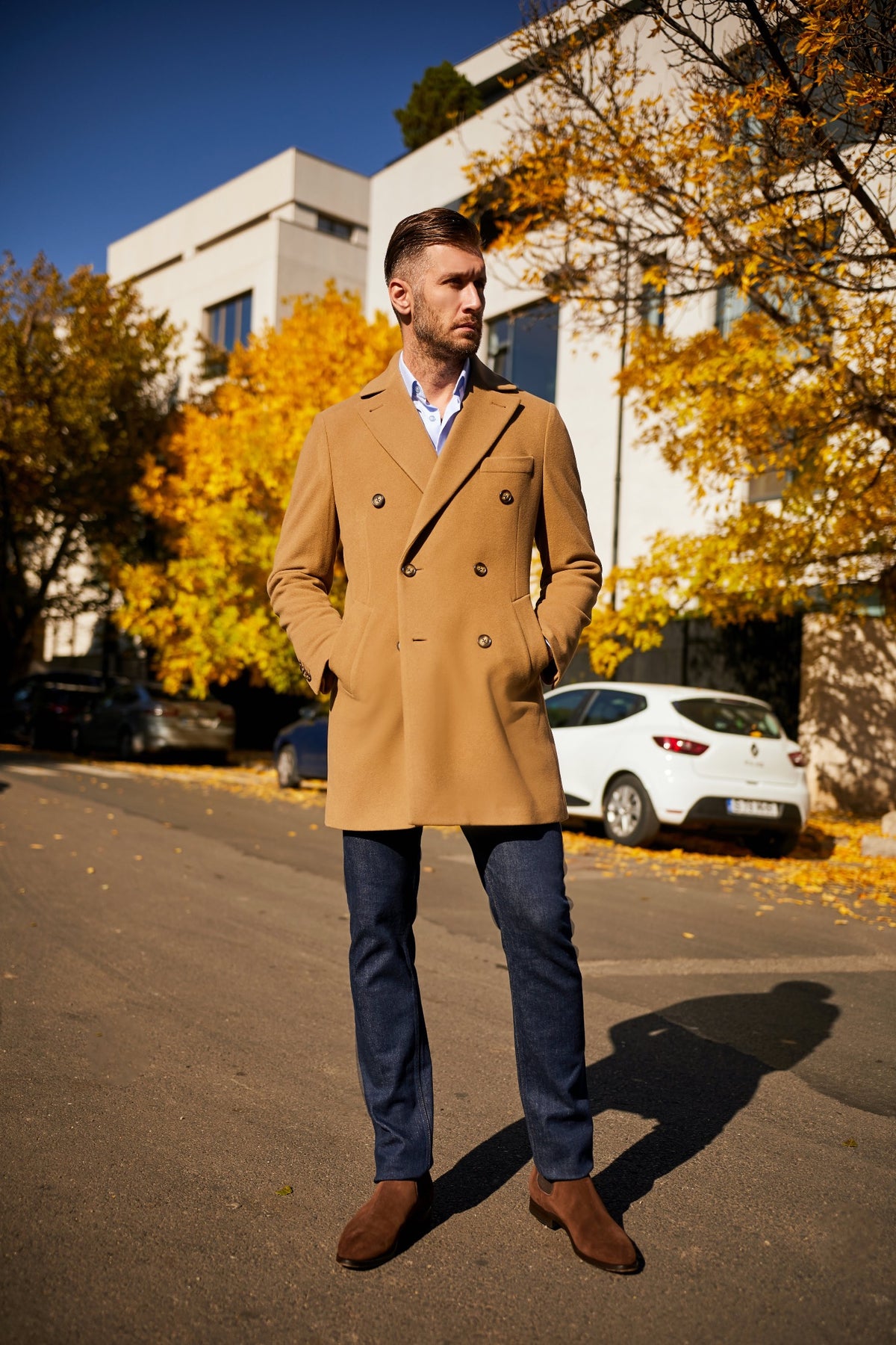 Consiglieri Astoria: double-breasted camel overcoat