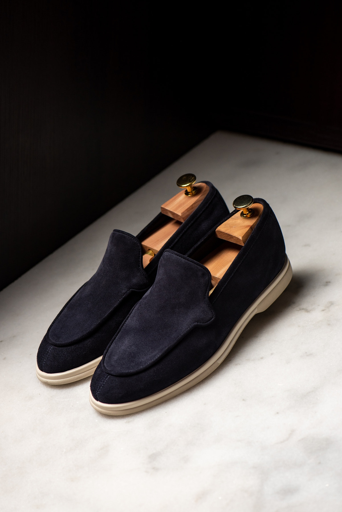 Consiglieri: navy loafers with a velvety texture and pale soles