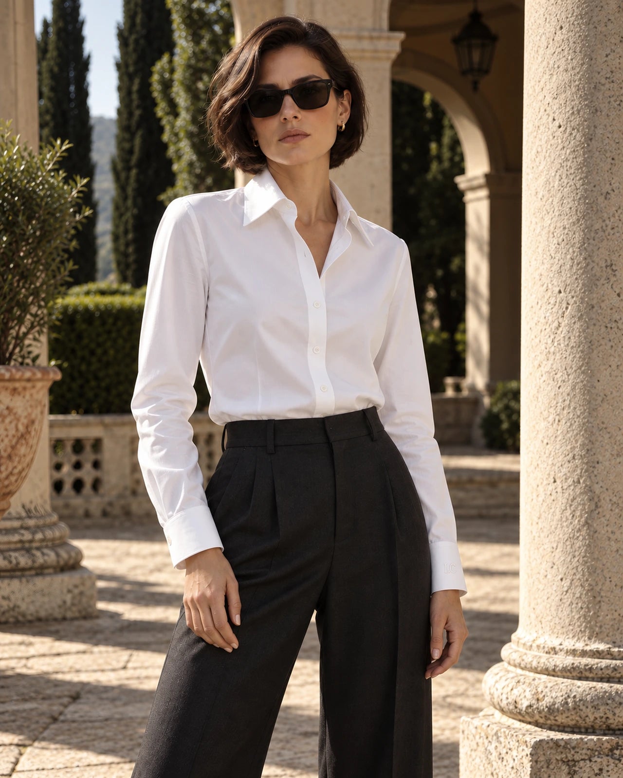 Alessandra: Classic pointed collar. Rounded one-button cuff.